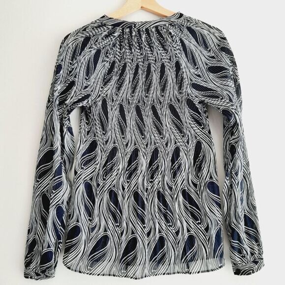 MICHAEL KORS Semi-Sheer Lightweight V-Neck Blouse Top B&W Sz XXS Flawed - Picture 8 of 16